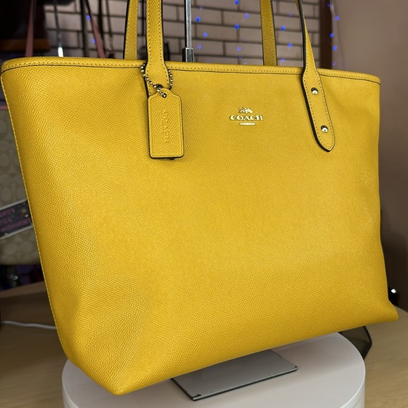 Coach Handbags - 💥COACH - AG870